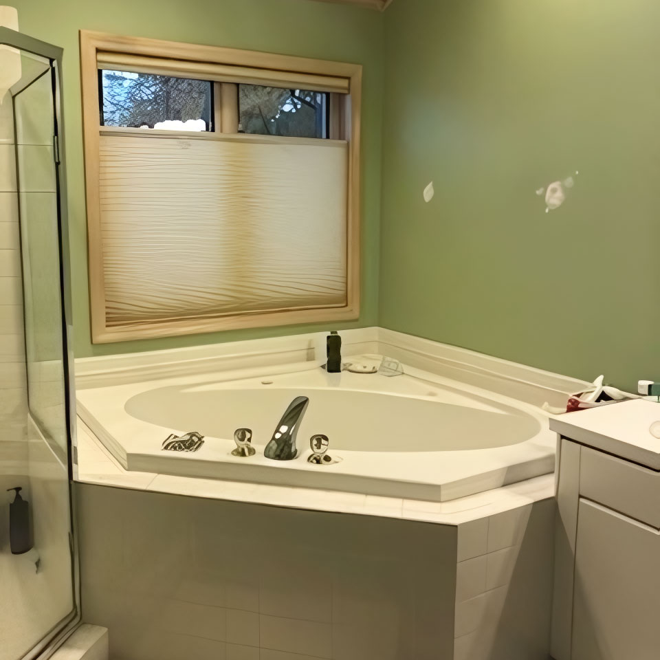 Old Bath Tub area before bathroom renovation and redesign